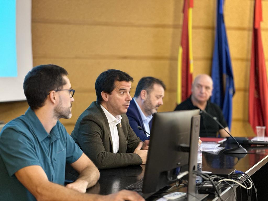 El consejero Irujo ha dado a conocer el contenido de las ayudas. 