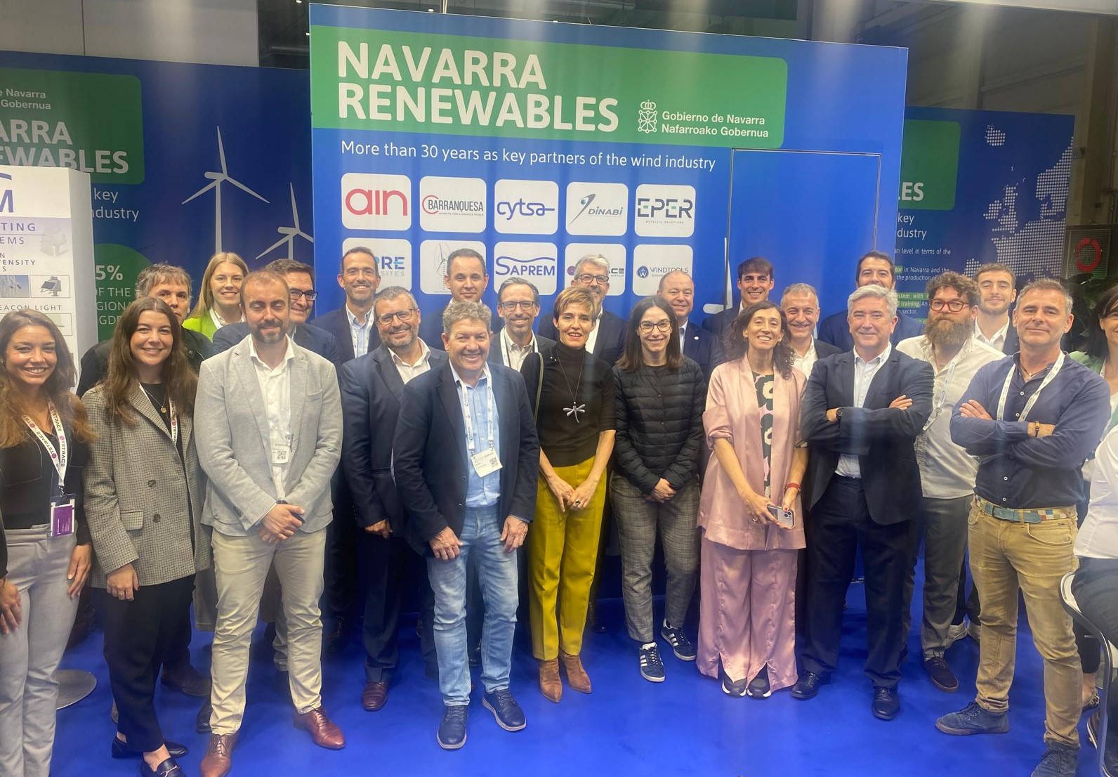 En el centro, Miren Ausín, directora del Servicio de Proyección Internacional, junto a responsables de las empresas  navarras participantes en esta feria alemana.