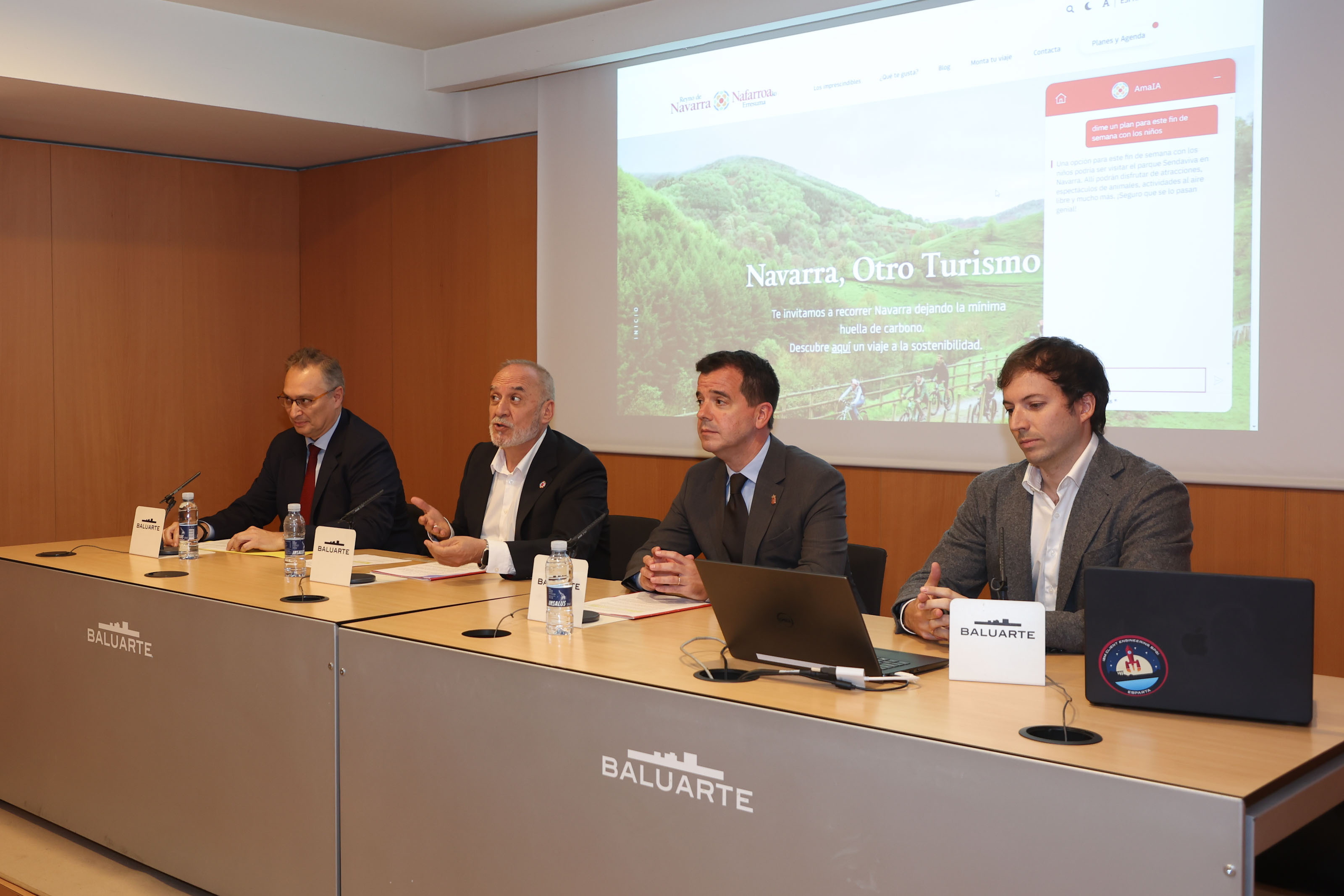 De izda a dcha: Javier González, consejero Cigudosa, consejero Irujo y Arturo Guerrero. 