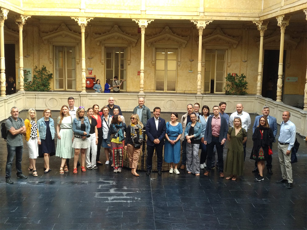 El consejero Irujo con las y los  miembros de los países socios del proyecto europeo Ready 4.0.