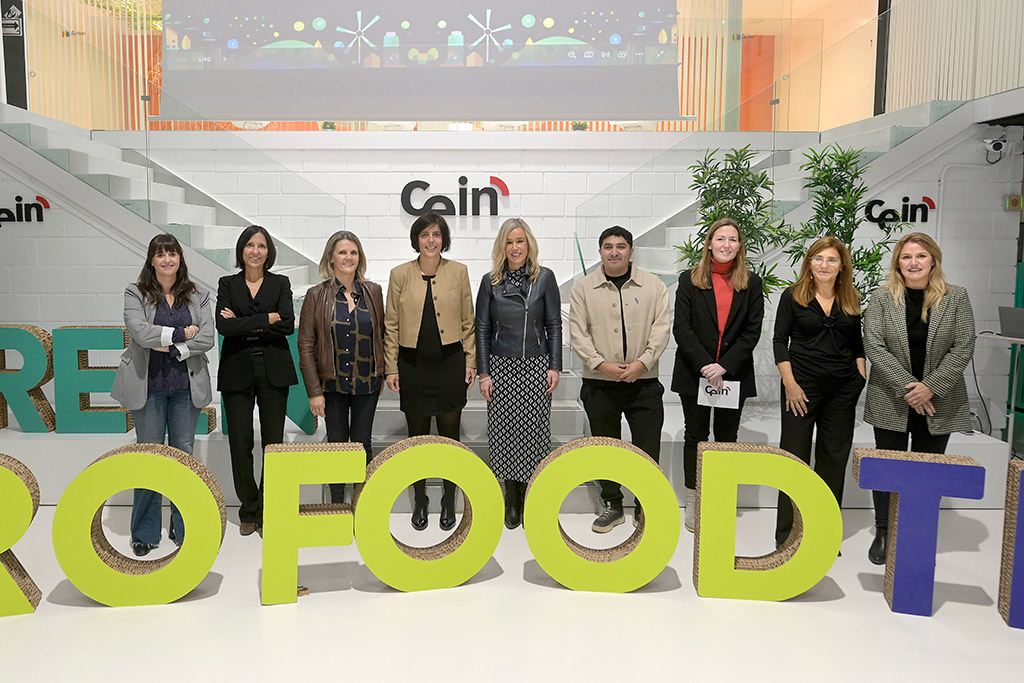 En el centro, Basterra e Itoiz, junto al equipo de CEIN.