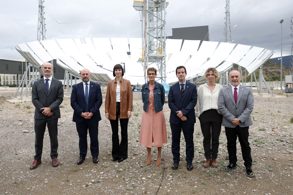 De izda. a dcha., Pablo Ayesa, José Luis Arasti, Diana Morant, María Chivite, Mikel Irujo, Lucía Echegoyen y Juan Cruz Cigudosa.