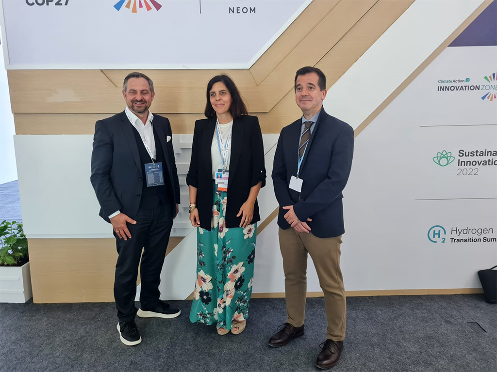 El consejero Mikel Irujo, el CEO de Hydrogen Europe, Jorgo Chatzimarkakis, y Uxue Itoiz, directora general de de Industria, Energía y Proyectos Estratégicos S3