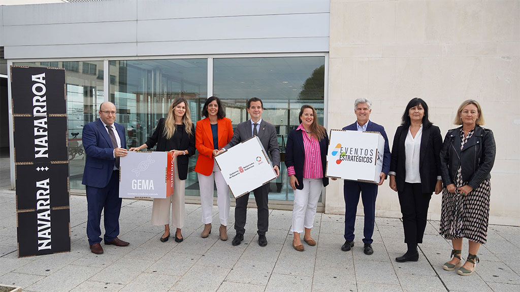 De izda a dcha: Romera, Hevia, Itoiz, el consejero Irujo, Corcuera, Peñas y Antoñanzas.