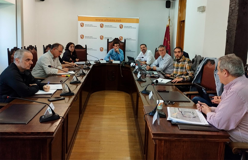 La reunión se ha celebrado en el Ayuntamiento de Alsasua. 