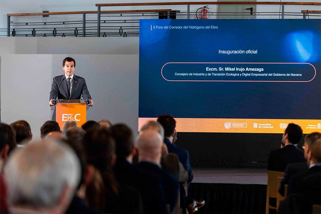 Mikel Irujo durante la presentación