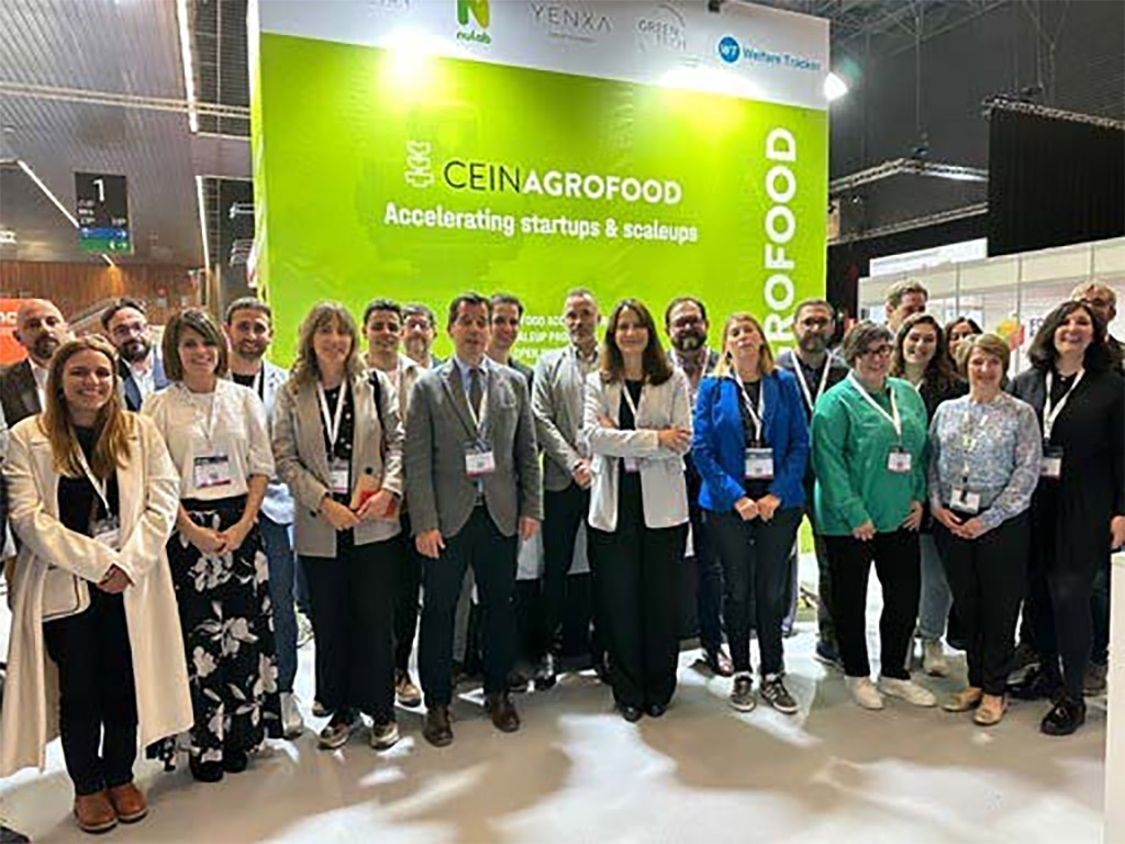 El consejero Irujo junto a la directora gerente de CEIN, María Sanz de Galdeano, representantes del CNTA y de SODENA presentes en el evento agroalimentario internacional