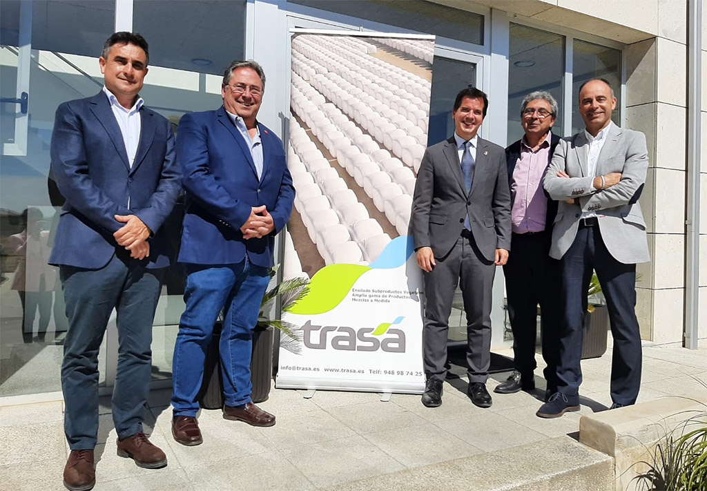 Jesús Miguel Fernández, consejero de Trasa, de Conservas de Ferba, S.A. y Cambra Selección S.L; el presidente de la empresa, Cayo Martínez, de Conservas Viuda de Cayo Sainz, S.L.; Mikel Irujo, consejero de Desarrollo Económico y Empresarial de Gobierno de Navarra; José Ignacio Pardo, acalde de Milagro; y José Ramón Íñigo San Marcelino, gerente de Trasa