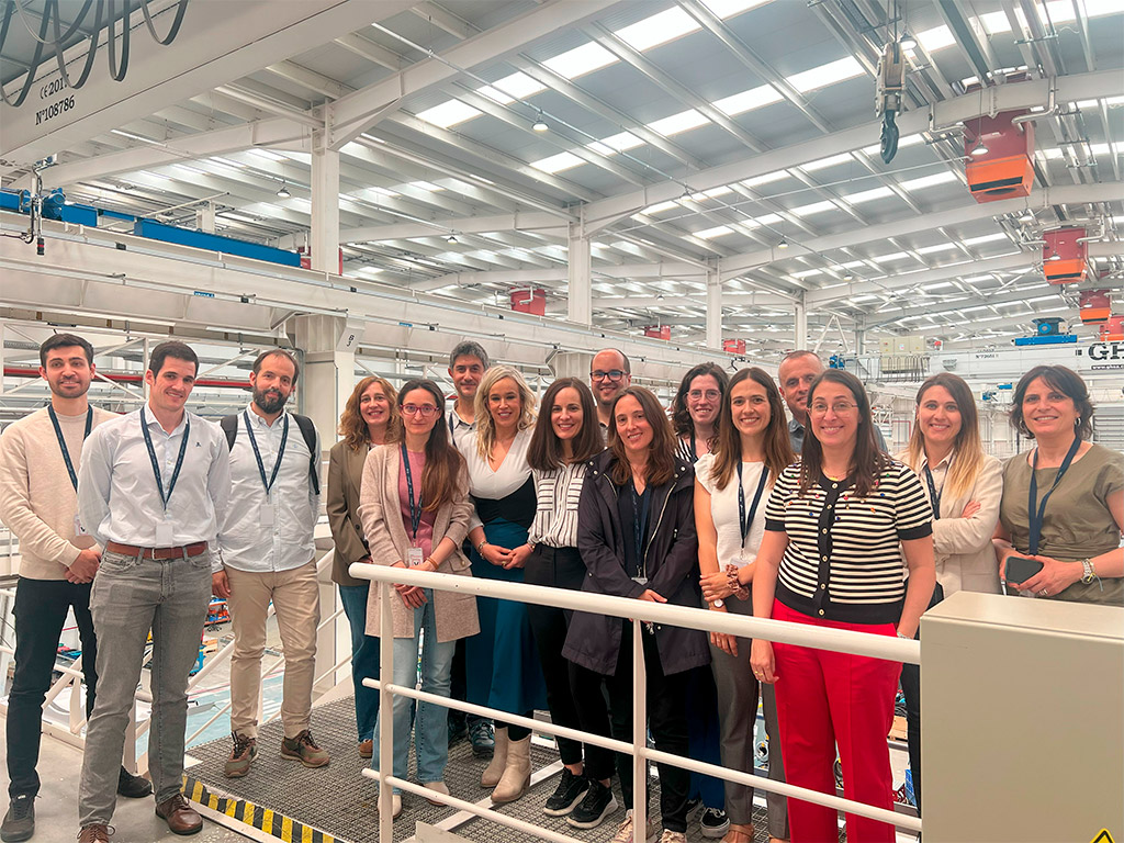 La directora general Basterra,  junto a todos los socios participantes en el proyecto, tras la presentación de resultados en la planta de Nordex Energy Spain en Barásoain