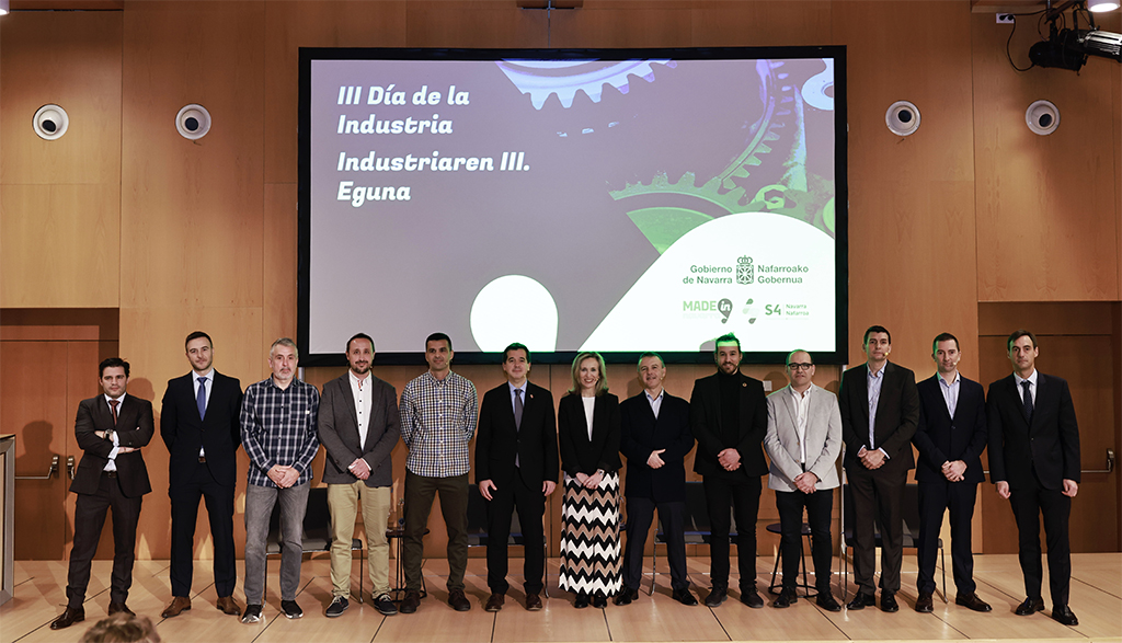 De izquierda a derecha: Carlos Llonis (TWGroup), Ángel Tellechea (Gimex), Roberto Yoldi (Gobierno de Navarra), Luis Ramón (CyC), Pablo Martínez (i3code), Mikel Irujo (Consejero), Izaskun Goñi (Directora General), Javier López (ZEO Technology), Javier Vidorreta (Consejo Social de la Upna), Ruben Compains (Comanai), Miguel Sola (TC Matic), Abel Moreno (Gurpea9, Igor Beguiristain (Lodisna).