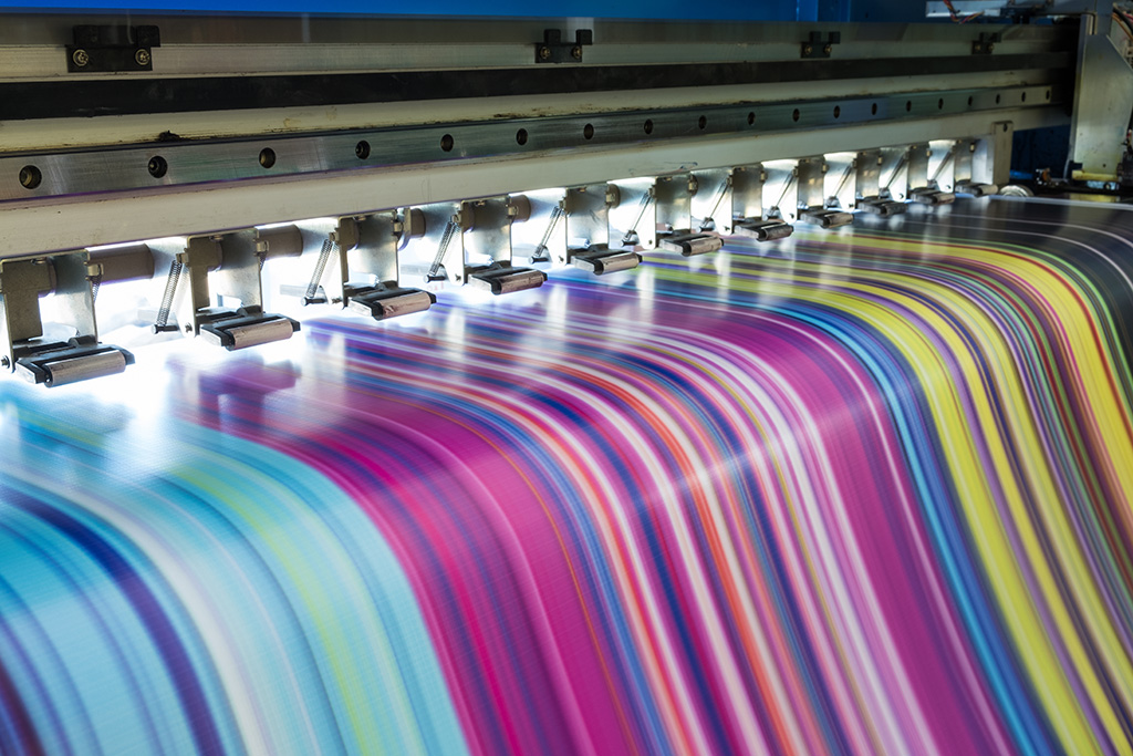 Impresora de inyección de tinta grande que trabaja multicolor en vinilo 