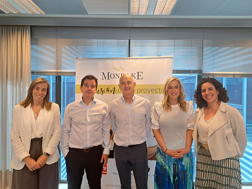 De izquierda a derecha: Virginia San Miguel, directora de Marketing; el consejero Mikel Irujo; Aurelio Antuña, CEO; Garbiñe Basterra, directora general; y Marta Artajona, Directora Económico-Fiscal