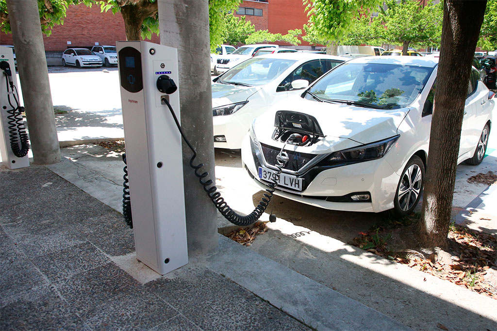 Carga de vehículo eléctrico.