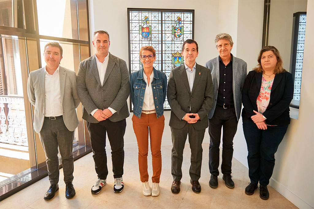 La Presidenta Chivite, el consejero Irujo, y los presidentes de AER y LASEME, Rafael Loscos y Carlos Ros