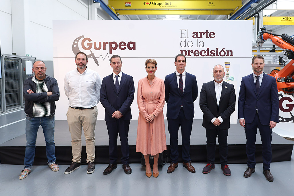 La Presidenta Chivite, el consejero Cigudosa, los fundadores de Gurpea, Antxon Errea y Abel Moreno, y otros representantes de la empresa.