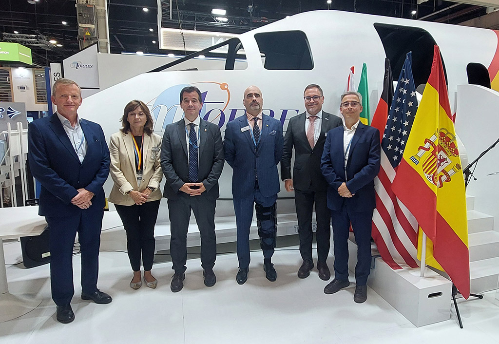 De izda a dcha: Iñaki Larraya, Yolanda Torres, el consejero Irujo, Eduardo Torres, Juan Albéniz y Juan Cristóbal García. 