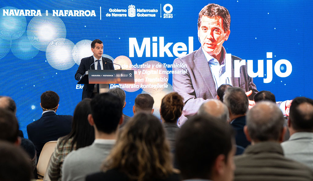 El consejero Mikel Irujo en un momento de su intervención.
