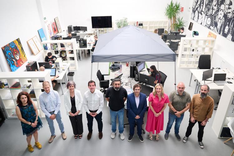 La reunión ha contado con la presencia del consejero de Industria y de Transición Ecológica y Digital Empresarial, Mikel Irujo; la consejera de Universidad, Innovación y Transformación Digital, Patricia Fanlo; y la consejera de Cultura, Turismo y Deportes, Rebeca Esnaola.