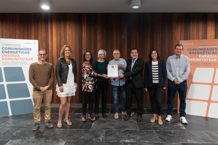 En el marco del congreso, la Asociación de Agencias de la Energía (Eneragen) ha entregado un accésit a la comunidad energética GARESBIDE.