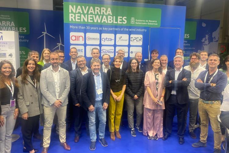 En el centro, Miren Ausín, directora del Servicio de Proyección Internacional, junto a responsables de las empresas  navarras participantes en esta feria alemana.