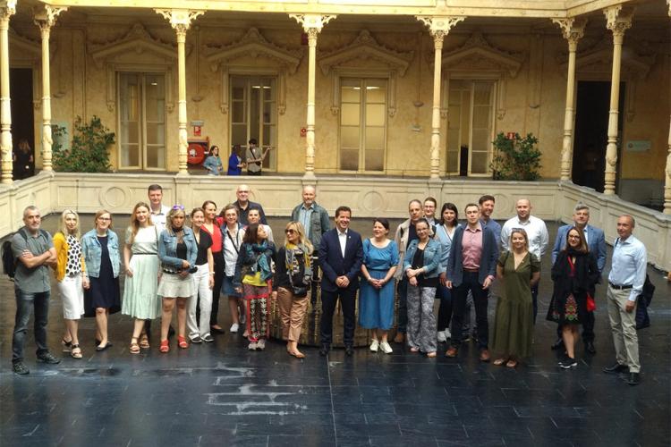 El consejero Irujo con las y los  miembros de los países socios del proyecto europeo Ready 4.0.