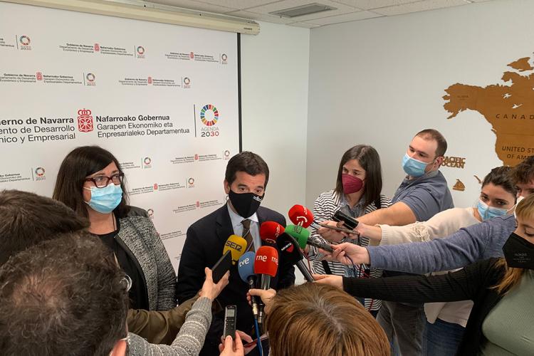 El consejero Irujo comparece ante los medios después de la reunión del Consejo de Administración de Sodena