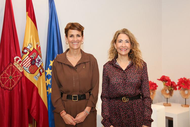 La Presidenta de Navarra, María Chivite, y la ministra de Transportes, Movilidad y Agenda Urbana, Raquel Sánchez.