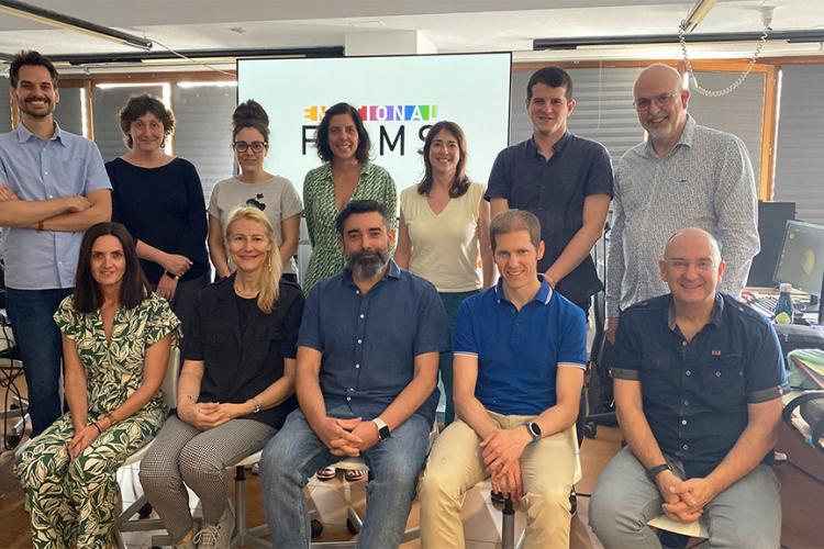 La directora general de Industria, Energía y Proyectos estratégicos S4, Uxue Itoiz (fila de atrás, en el centro), junto con los miembros del consorcio del proyecto Emotional Films y técnicos del Gobierno de Navarra y CEIN