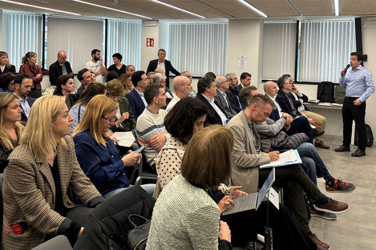 El consejero Irujo, durante la presentación del contexto y metodología de la elaboración de la ley.