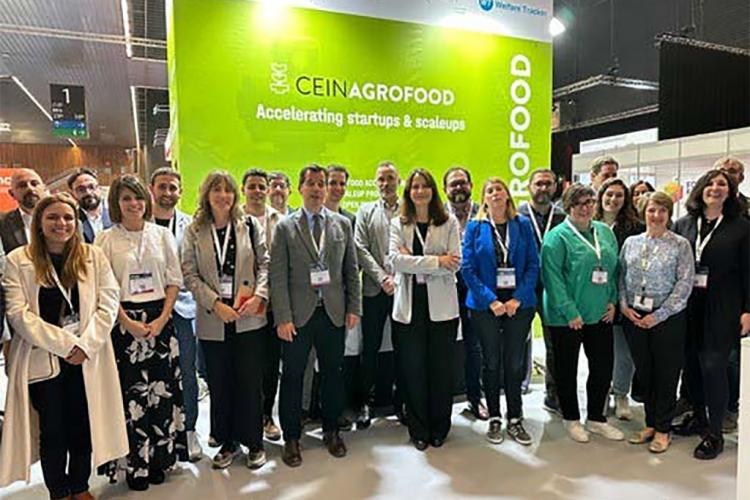 El consejero Irujo junto a la directora gerente de CEIN, María Sanz de Galdeano, representantes del CNTA y de SODENA presentes en el evento agroalimentario internacional