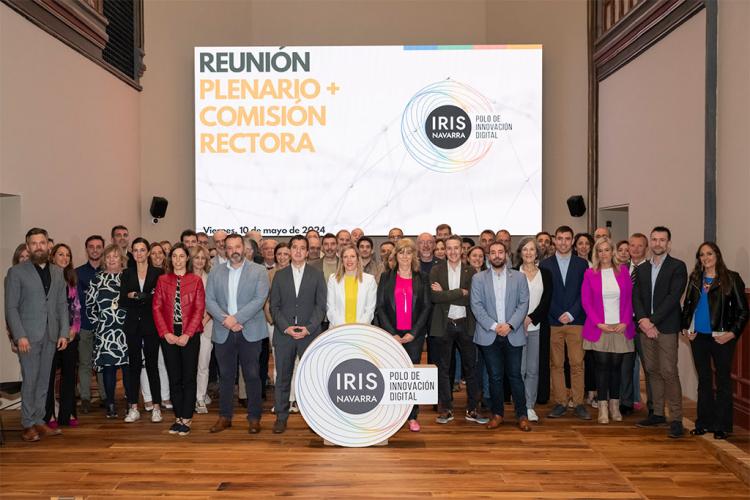 En el centro, de izda a dcha: el consejero Irujo, la consejera Fanlo y la vicepresidenta Ollo, con el resto de participantes.