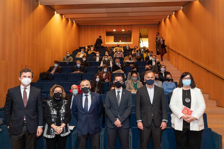 De izquierda a derecha Emilio Manchón, socio de Nazca Capital; Marisa Sainz, directora de ADEFAN; Patxi Esparza, presidente de ADEFAN, el consejero Irujo; Pablo Baroja, socio de Stellum y Pilar Irigoien, directora gerente de SODENA, en la presentación de los fondos arraigo.
