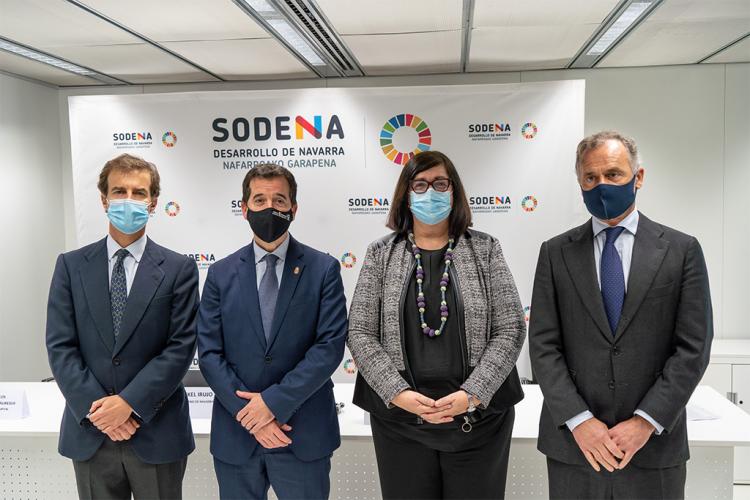 De izquierda a derecha, el representante de Nazca Capital, Carlos Pérez de Jáuregui, el consejero Irujo; la directora gerente de Sodena, Pilar Irigoien, y el representante de Stellum, Pablo Baroja, en la presentación de los dos fondos arraigo