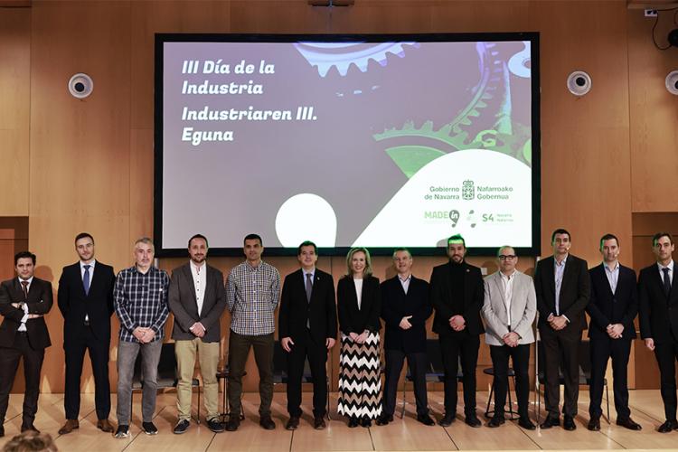 De izquierda a derecha: Carlos Llonis (TWGroup), Ángel Tellechea (Gimex), Roberto Yoldi (Gobierno de Navarra), Luis Ramón (CyC), Pablo Martínez (i3code), Mikel Irujo (Consejero), Izaskun Goñi (Directora General), Javier López (ZEO Technology), Javier Vidorreta (Consejo Social de la Upna), Ruben Compains (Comanai), Miguel Sola (TC Matic), Abel Moreno (Gurpea9, Igor Beguiristain (Lodisna).
