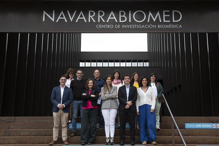 El consejero Irujo, durante su visita al proyectos AVATAR, desarrollado en el marco de ediciones anteriores de la convocatoria