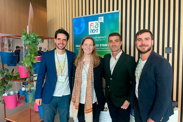 De izda a dcha: Daniel Gómez-Bravo, CEO de BreadFree; Olga Romero, técnica de emprendimiento de CEIN; Mariano Oto, CEO de Nucaps; y Bosco Emparanza, CEO de MOA FoodTech