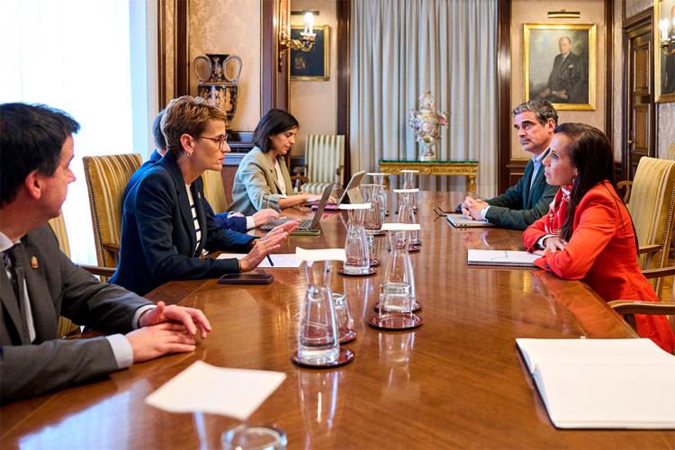 La Presidenta Chivite se reúne con la presidenta de Redeia, Beatriz Corredor