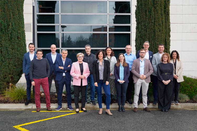 Uxue Itoiz, en el centro, junto con participantes en la jornada