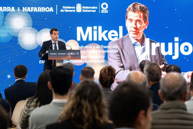 El consejero Mikel Irujo en un momento de su intervención.