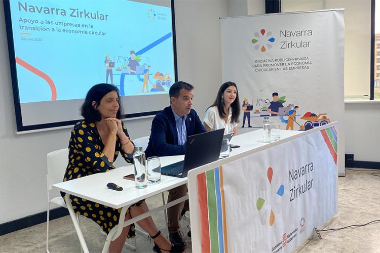 De izquierda a derecha, la directora general de Industria, Energía y Proyectos estratégicos S4, Uxue Itoiz; el consejero de Desarrollo Económico y Empresarial, Mikel Irujo; y la técnica de Circularse, Rebeca Arnedo