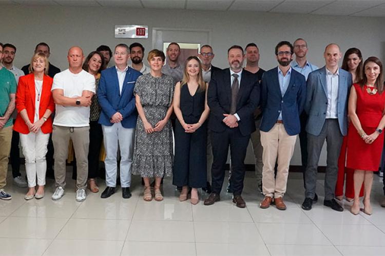 Foto de grupo con representantes de Gobierno de Navarra, Gobierno de Nuevo León, UPNA, CENER , Empresas navarras, ICEX, clústeres de Nuevo León y empresas navarras.