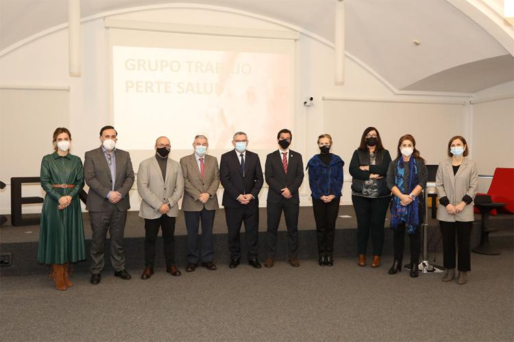 Los consejeros con las participantes en el encuentro.