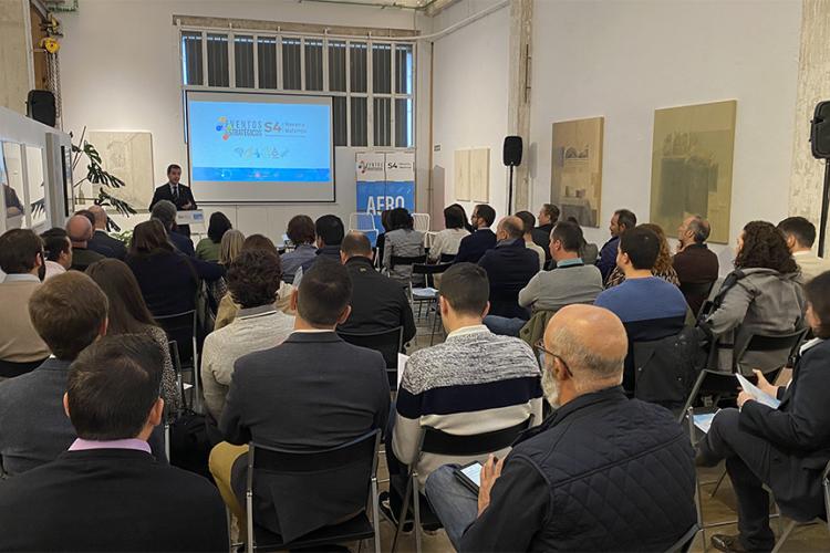 Un momento de la jornada con el consejero Irujo tomando la palabra.