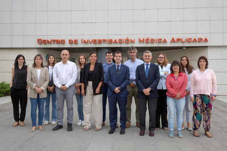  El consejero Irujo y la directora Itoiz, junto a personal técnico e investigador del CIMA, CUN, BIONANOPLUS y AIN