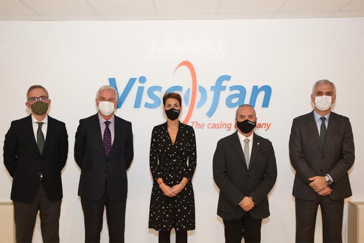 De izquierda a derecha: Manuel Ángel Alonso, gerente de grandes cuentas de Telefónica; José Antonio Canales, CEO del Grupo Viscofan; la Presidenta de Navarra, María Chivite; el consejero de Universidad, Innovación y Transformación Digital, Juan Cruz Cigudosa; y Jesús Calavia, director general de Viscofan España