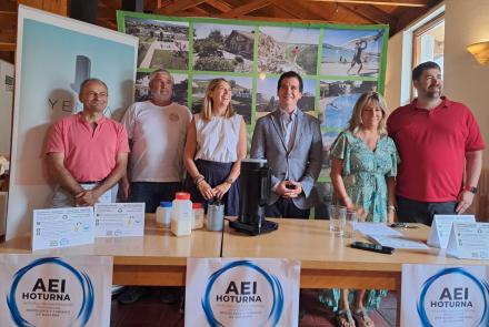 En el centro, el consejero Irujo. A su derecha, Ana Martínez Tanco, CEO y fundadora de 'Almotech'