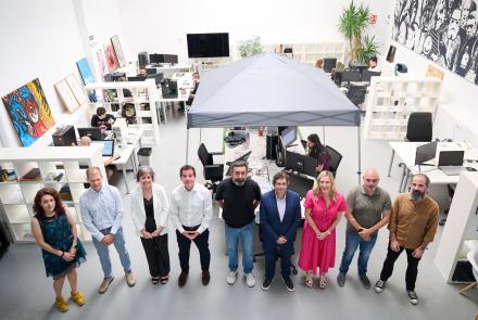 La reunión ha contado con la presencia del consejero de Industria y de Transición Ecológica y Digital Empresarial, Mikel Irujo; la consejera de Universidad, Innovación y Transformación Digital, Patricia Fanlo; y la consejera de Cultura, Turismo y Deportes, Rebeca Esnaola.