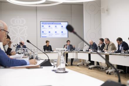 Sesión de la Mesa de la Industria, presidida por la Presidenta Chivite.