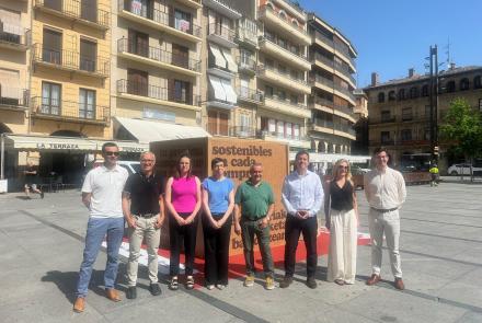 El consejero Irujo (tercero por la dcha), con el resto de participantes en el acto.