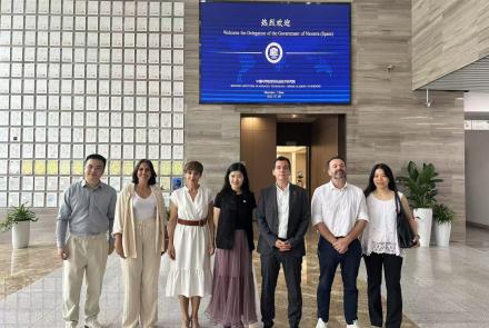 La delegación navarra, encabezada por el consejero Irujo, junto a sus interlocutores en la región china de Shenzhen.